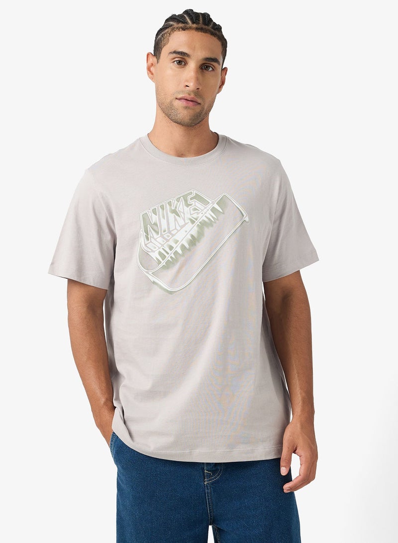 Nike Nsw Standard Blur Futura T-Shirt - Image 4